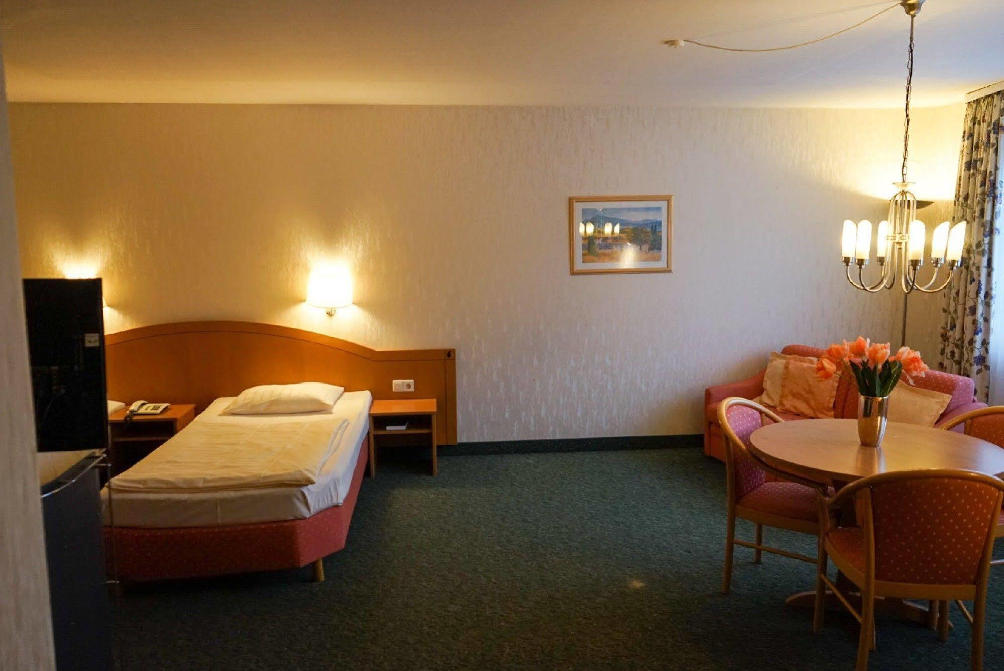 Hotel Circle Inn Ramstein-Miesenbach Εξωτερικό φωτογραφία